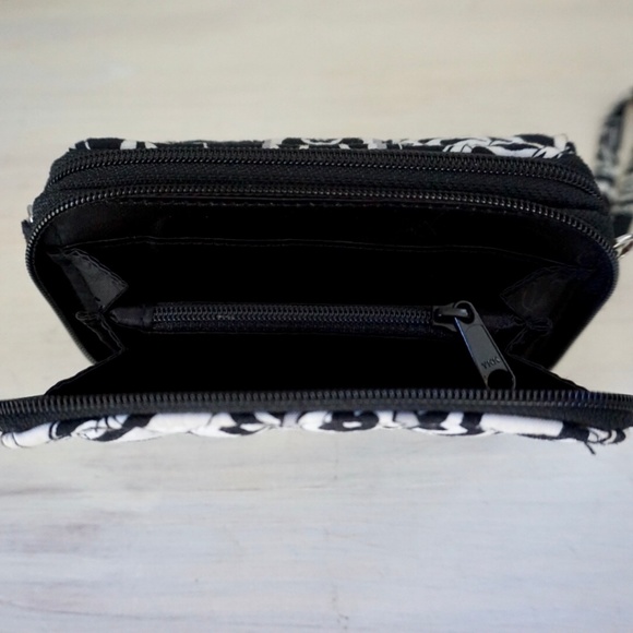 Vera Bradley Wristlet - Picture 4 of 6